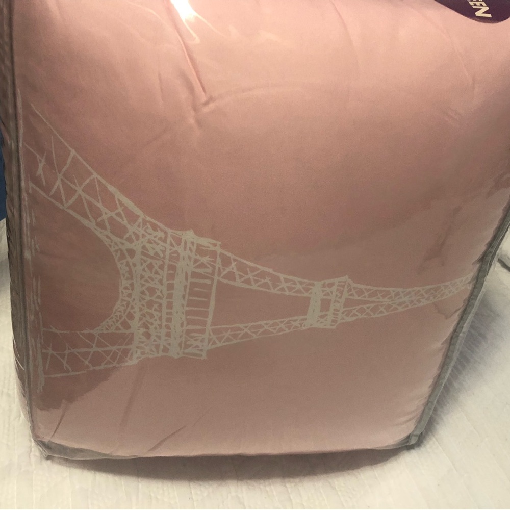 NWT Queen 8-Piece Comforter Bed-in-a-Bag Pink & White Paris France Travel Theme - Picture 6 of 7